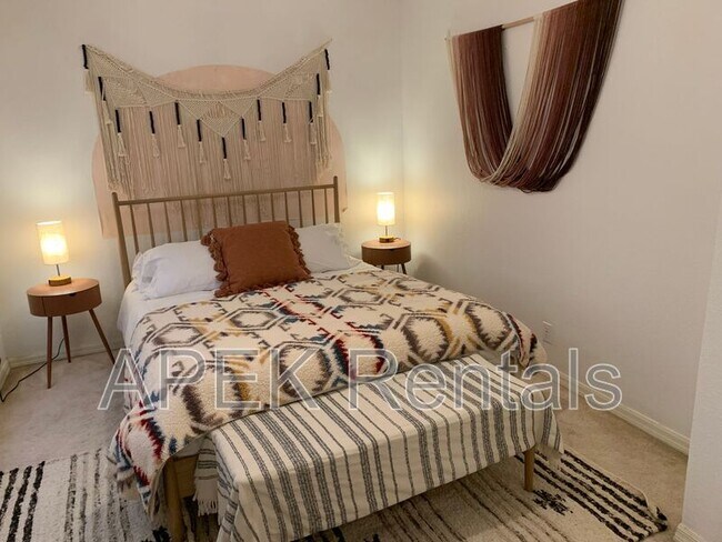 Building Photo - 61493 Desert Air Rd