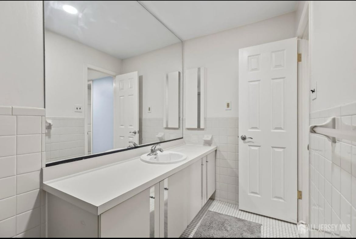 Bathroom - 284 Willowbrook Dr