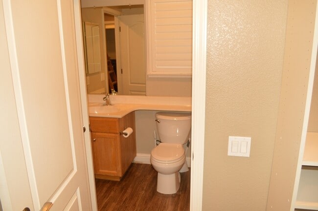 Building Photo - 418 Sunshine Way