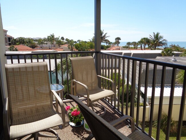 Building Photo - Beautiful MacArthur Beach
