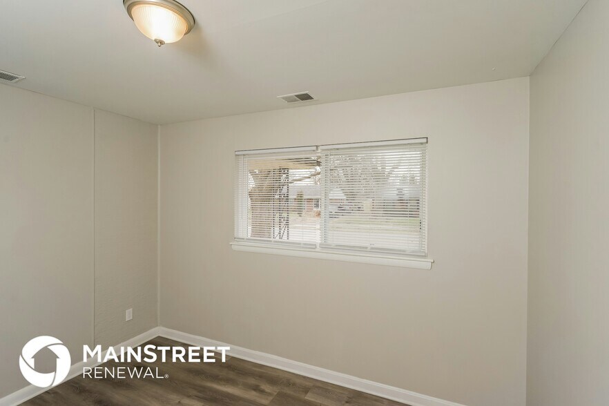 Building Photo - 3113 Maywood Pl