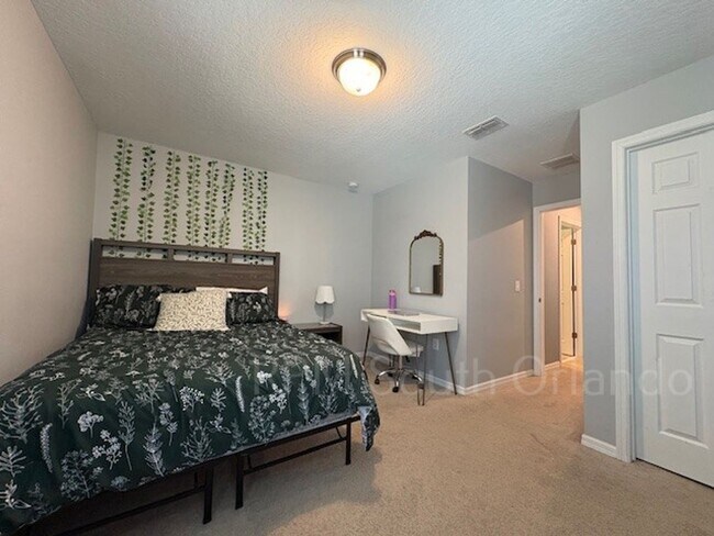 Building Photo - Spacious 5-Bedroom Pool Home for Rent in H...
