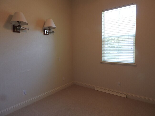 Building Photo - Empire Ranch!!