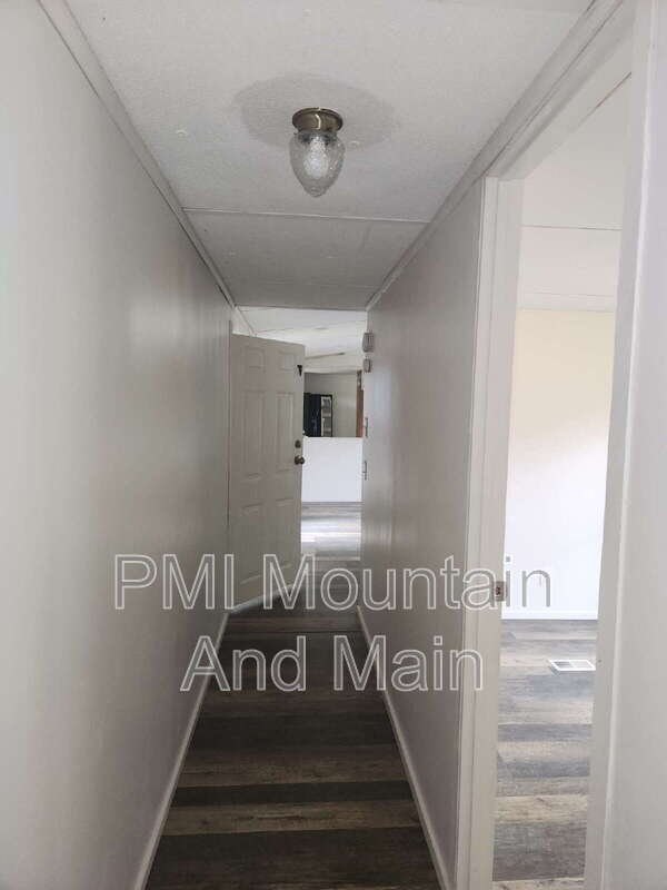 Building Photo - 26 Misty Mountain Way
