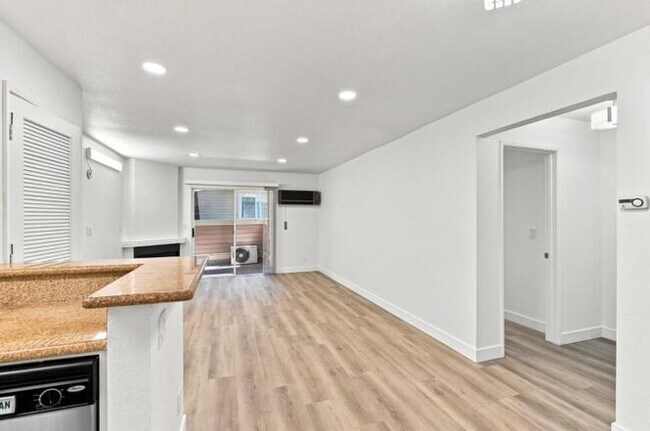 Building Photo - 2695 Somerset Park Cir