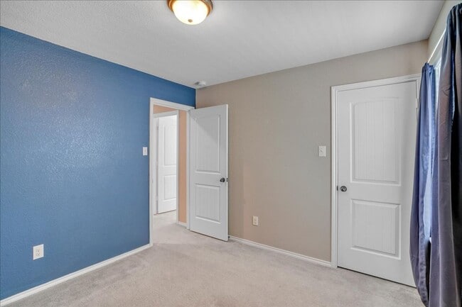 Building Photo - 1705 Uhland Dr