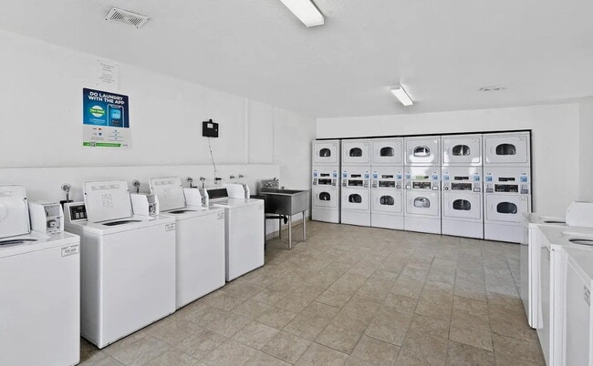 Building Photo - Welcome to this immaculate one-bedroom res...