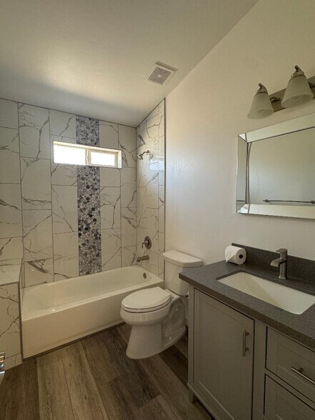 Building Photo - 1051 Fathom Dr