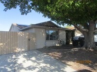 Building Photo - NW 4 BR Home large yard/outdoor space