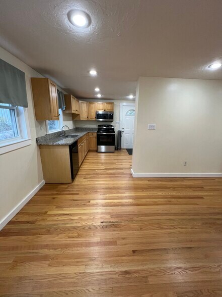 Building Photo - 18 Marion St