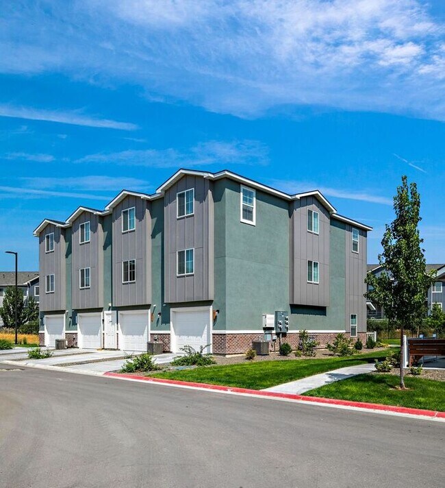 Building Photo - Gorgeous 3-Story 2021 Payton Model Townhom...