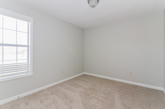 Building Photo - 7172 Market Square Dr