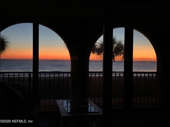 Building Photo - 10 10th St