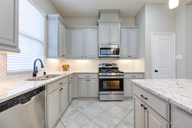 Building Photo - 12130 La Strada St