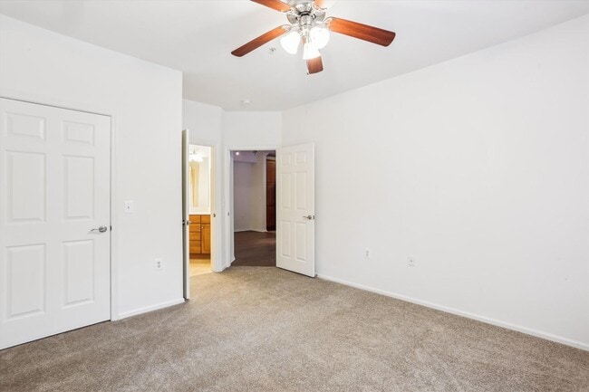 Building Photo - FRESH & READY! 2BD/2BA Next to METRO with ...
