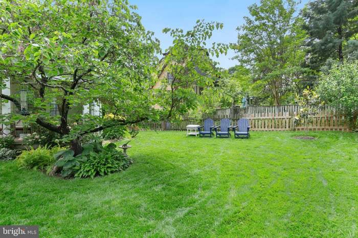 Building Photo - 8601 Mayfair Pl