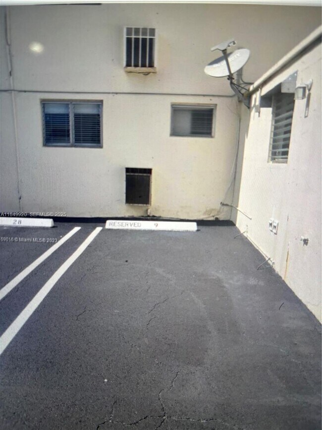 Building Photo - 100 Sunrise Dr