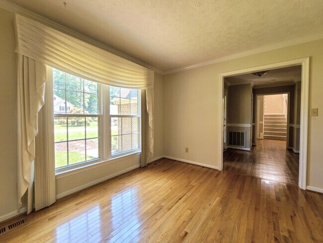 Building Photo - 4 BR, 2.5 BA in Woodlake Crossing