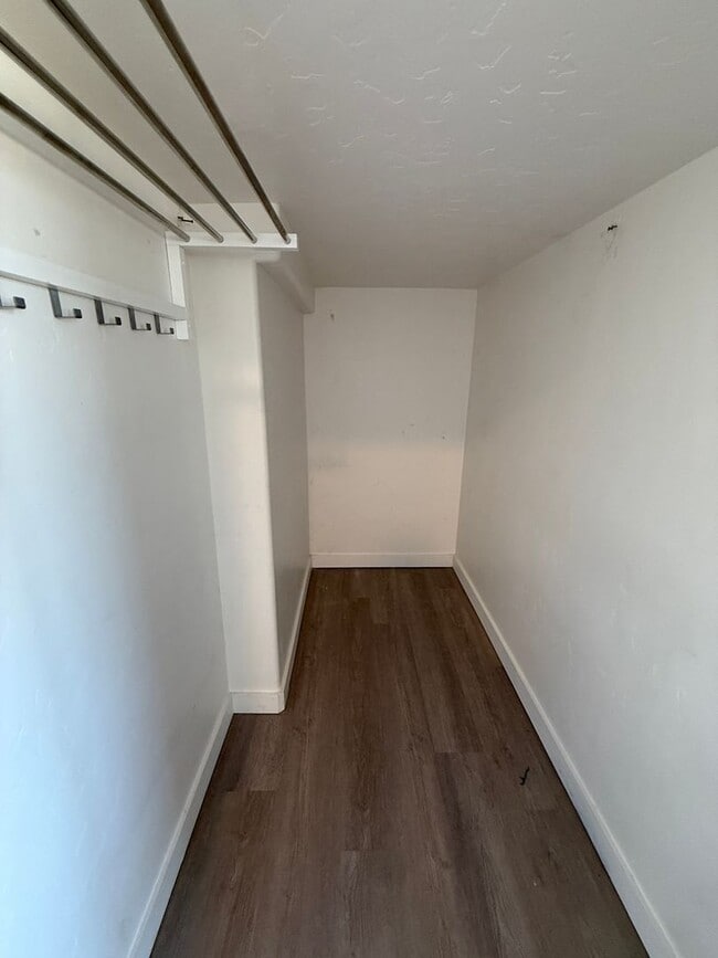 Building Photo - Available Now- Beautiful Nampa Townhome