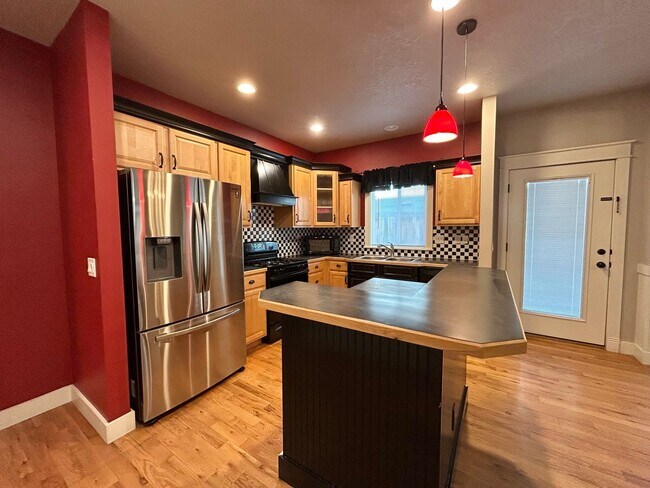 Building Photo - 2137 N Eagle Creek Ln