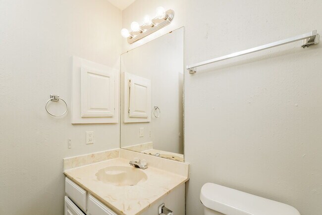 Building Photo - 14910 Eagle Run