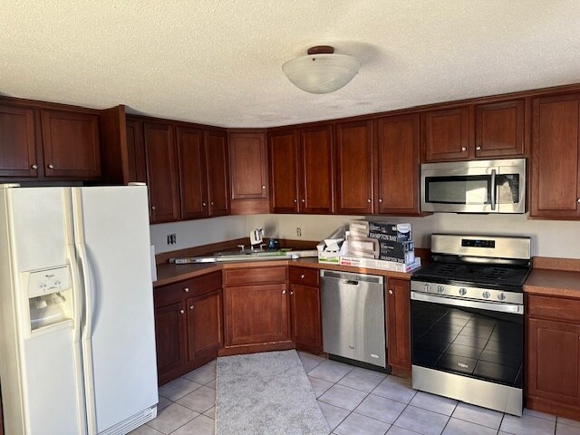 Primary Photo - 4713 Clinton St