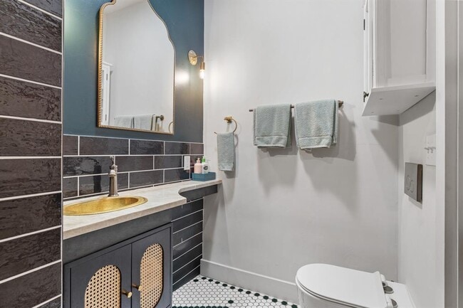 Building Photo - 519 E Ashby Pl