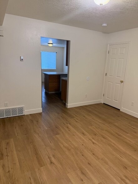 storage,coat closet - 416 W 400 N