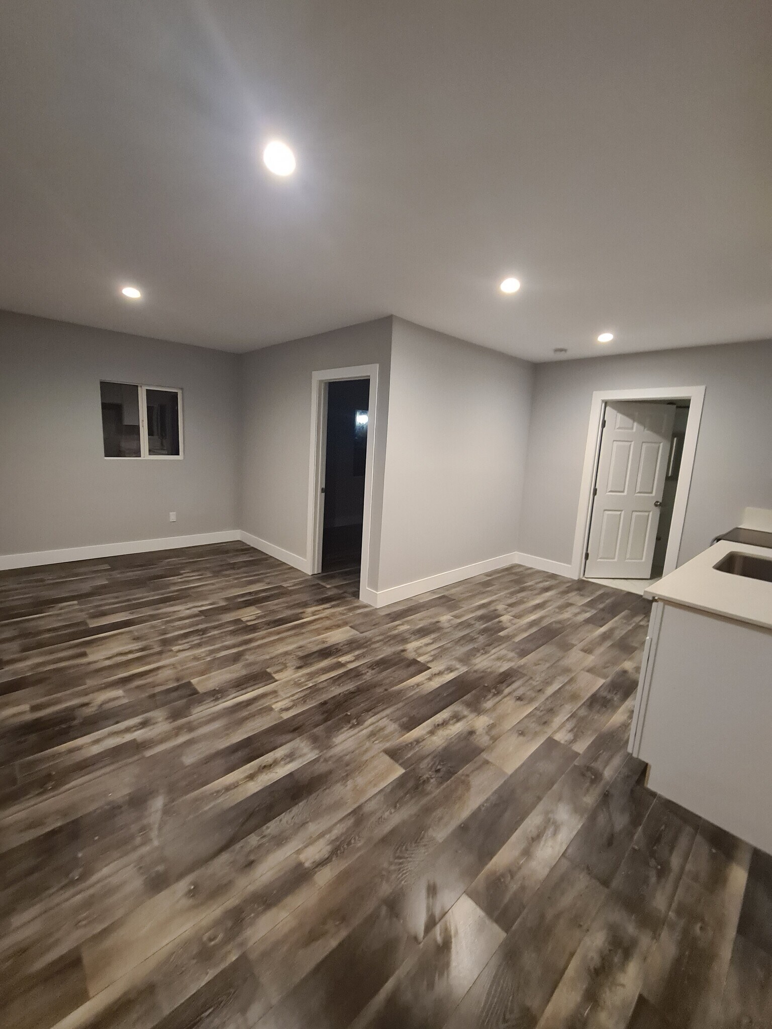 Living room kitchen room floor space - 13108 Mercer St