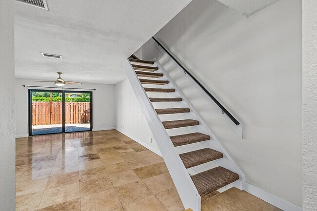 Building Photo - 2700 S Oakland Forest Dr