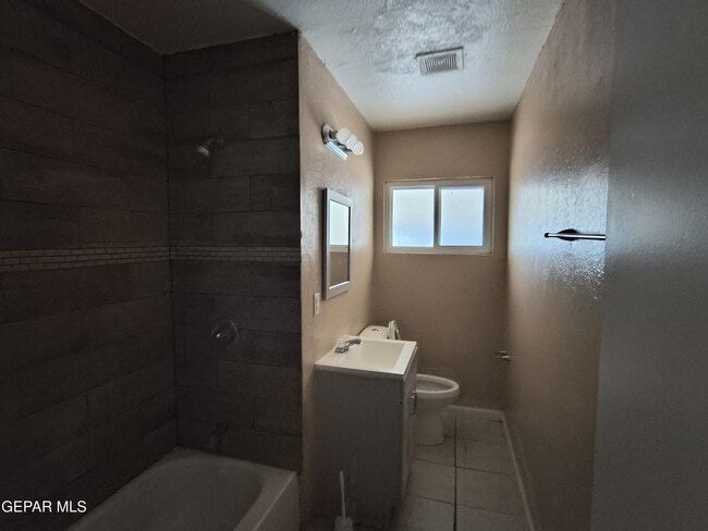 Building Photo - 4918 Guadalupe Dr