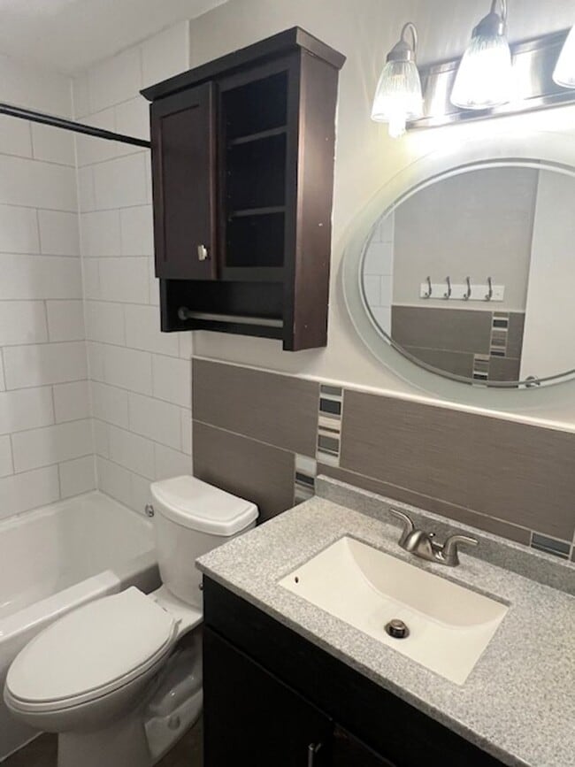 Building Photo - 2 Bedroom Condo in Chagrin Falls