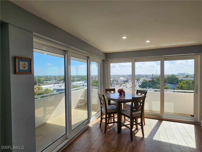 Building Photo - 4803 Sunset Ct
