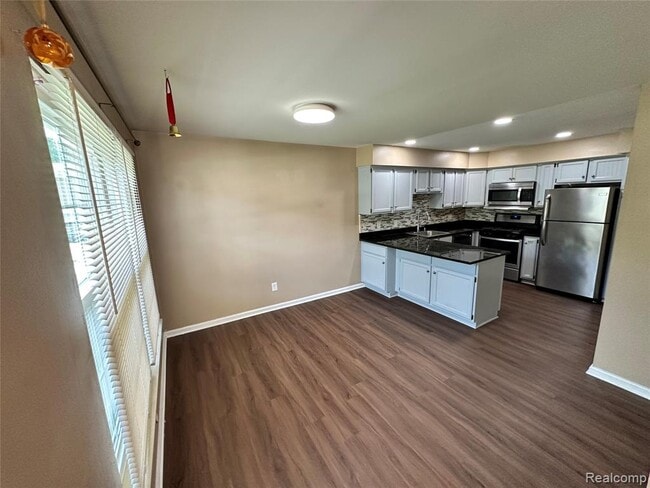 Building Photo - 41729 Broquet Dr
