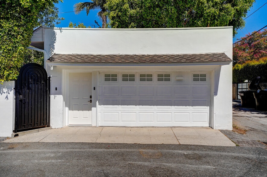 Building Photo - 506 N Sierra Dr