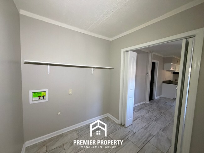 Building Photo - Spacious 3BR Memphis Home w/ Hardwood Floors, Open Kitchen & Fenced Yard