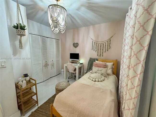 Building Photo - 7002 Holly Rd