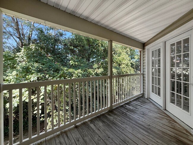 Building Photo - Luxe 1-Bedroom Haven: Serene Lakeside Livi...