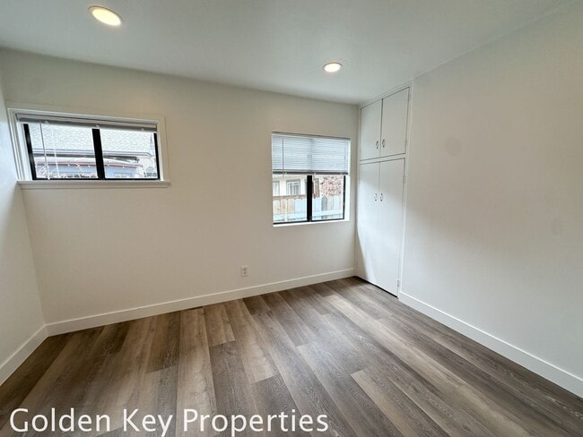 Building Photo - Beautifully remodeled single-level home in...