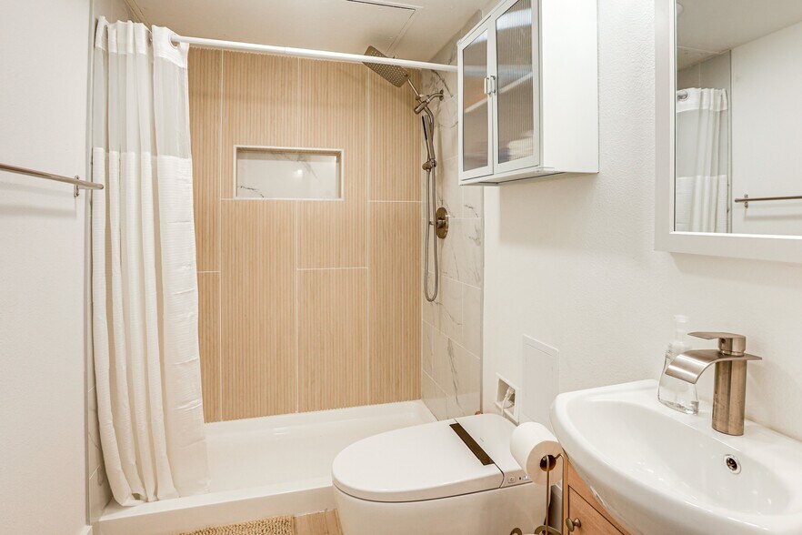 Building Photo - 1020 15th St