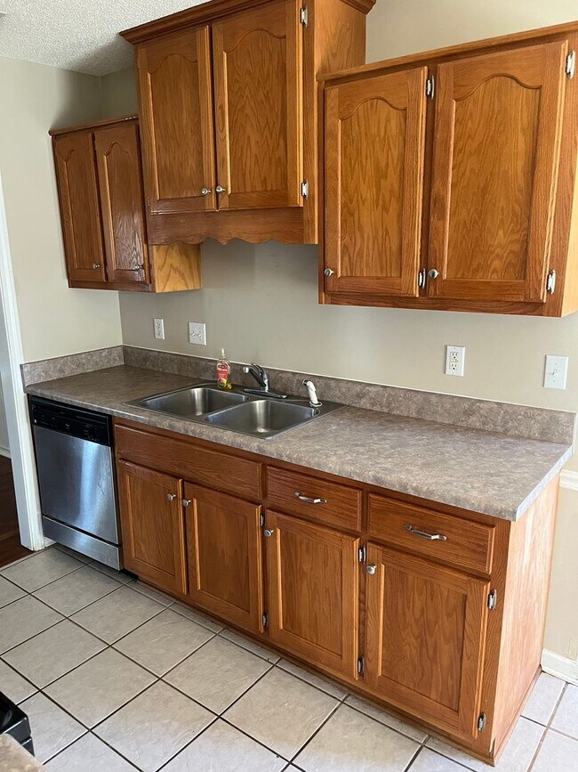 Building Photo - Corner Lot