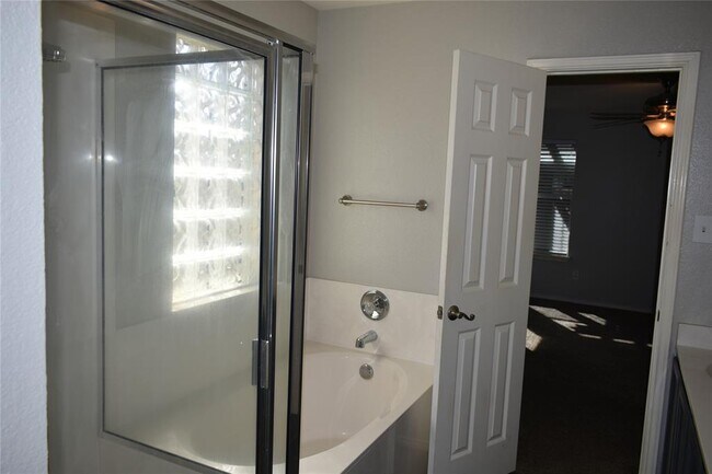 Building Photo - 504 Woodsorrel Way