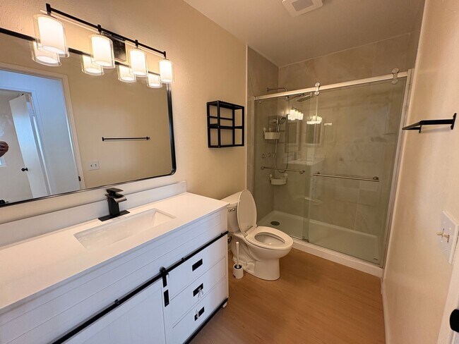 Building Photo - Rancho Cucamonga Gem – Stylish Single-Stor...