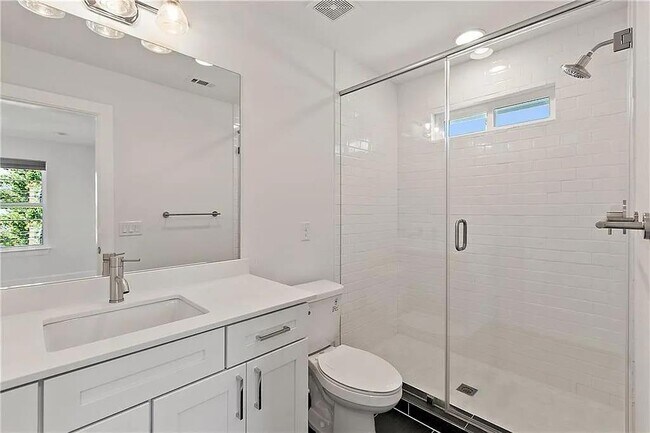 Building Photo - 610 W 33rd St