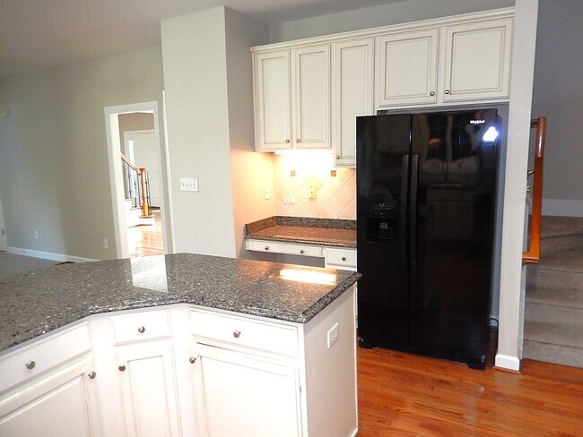 Building Photo - 10612 River Forest Dr