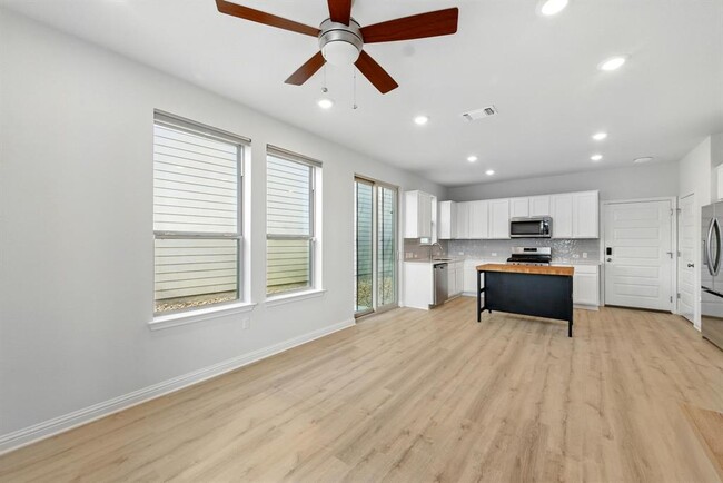 Building Photo - 7503 Lauper Dr