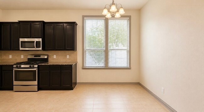 Building Photo - 6181 Bridgewater Ln