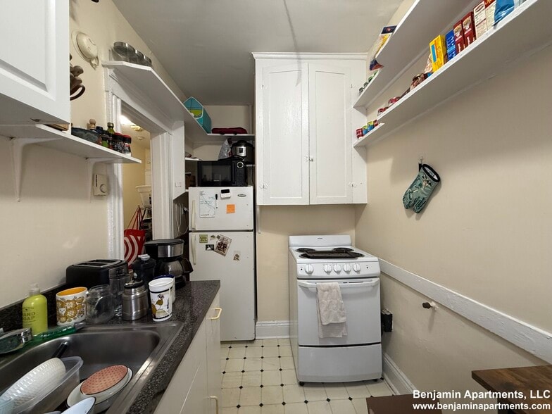 Building Photo - 55 Park Dr