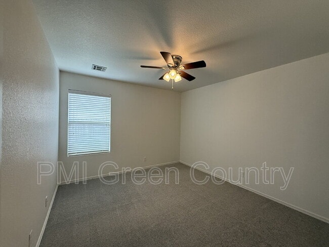 Building Photo - 4040 W 105th St S