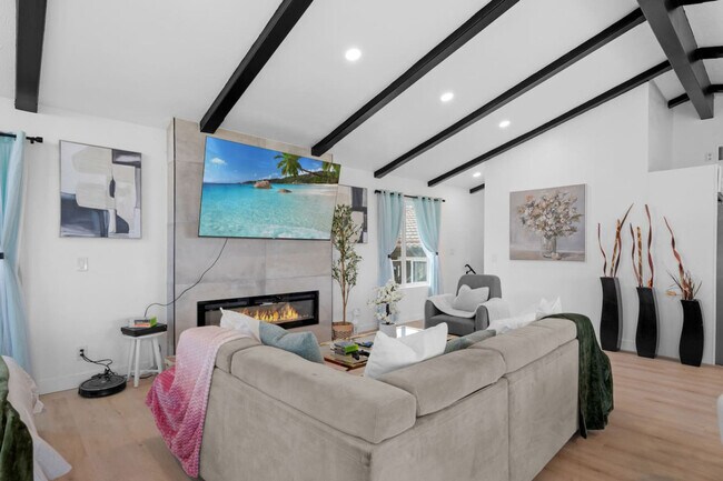 Building Photo - 5048 Bluff Pl